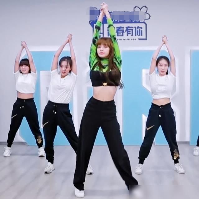 【跳舞】Lisa跳舞时，赵小棠的总结太真实，做出的评价别人不敢说