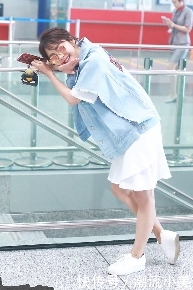 谭松韵身穿白T配牛仔，竟被说“肥”网友：你告诉我哪里肥了？