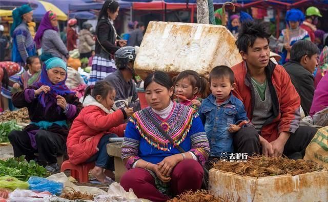 越南山村少数民族：七岁孩子照看弟弟妹妹，父母忍痛外出谋生