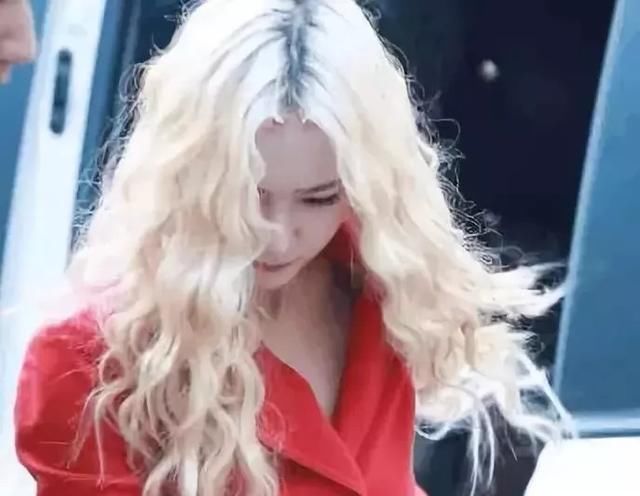 当女星染了发，周洁琼软萌，热巴美出新高度，何洁美的像个洋娃娃