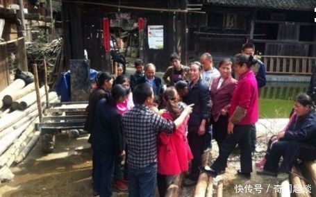 40岁农妇网上冒充美女，竟然骗网友回家干农活，报警后被拘留