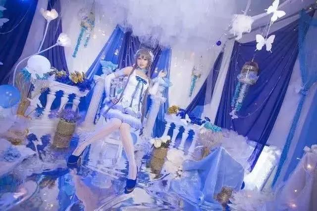 VOCALOID洛天依生日快乐 仙境般的白丝小姐姐 很美丽!