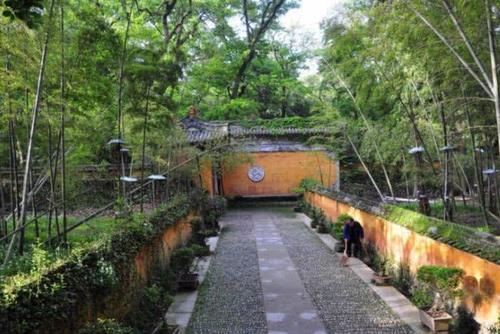 这两个不收门票的5A级景区，一个世人皆知，一个是佛教圣地！