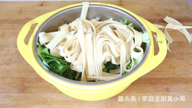  「详细」爱吃水煮鱼不会做，大厨详细教你做法步骤，20块钱本钱够全家人吃