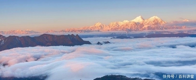 四川贡嘎山旅游胜地，人少景美，假期不用人挤人