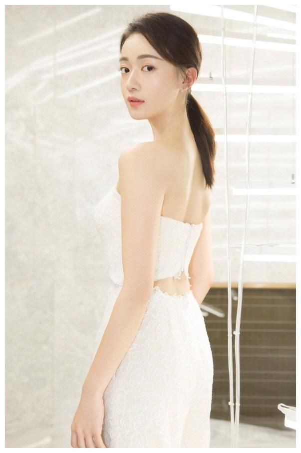 奚梦瑶真是飘了,撞上165cm吴谨言,超模身材输得一塌糊涂!