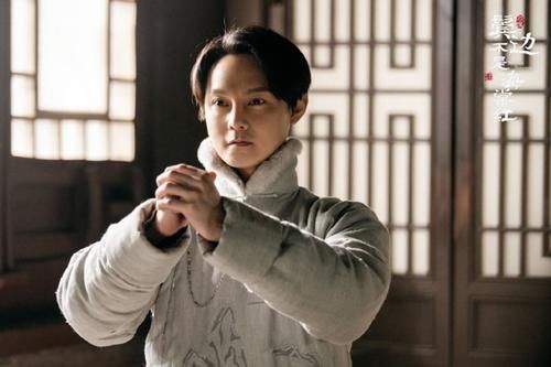  [黄晓明]《鬓边不是海棠红》开播，黄晓明离开霸道总裁，尹正外形惹争议！