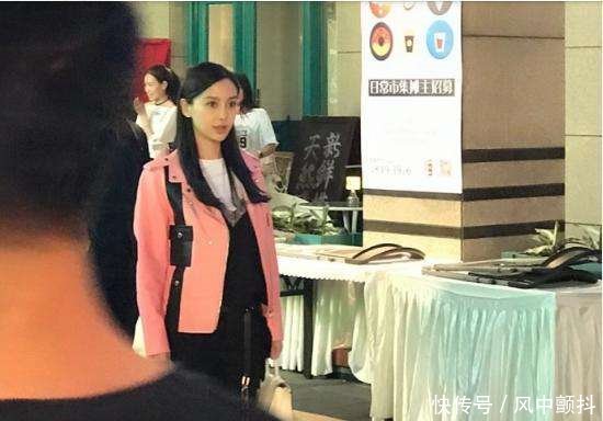 杨颖路透照流出, 脚踩20cm恨天高演霸道女总, 气质却像淘宝妹