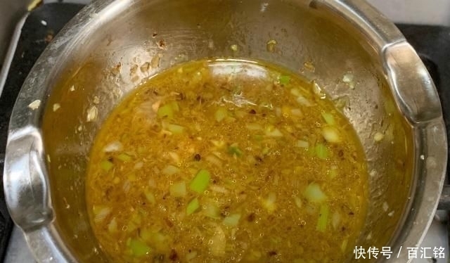 『蒜香油麦菜』失眠便秘是这道菜最恐怖的,甜而脆,吃熟的肠道通,身体变细