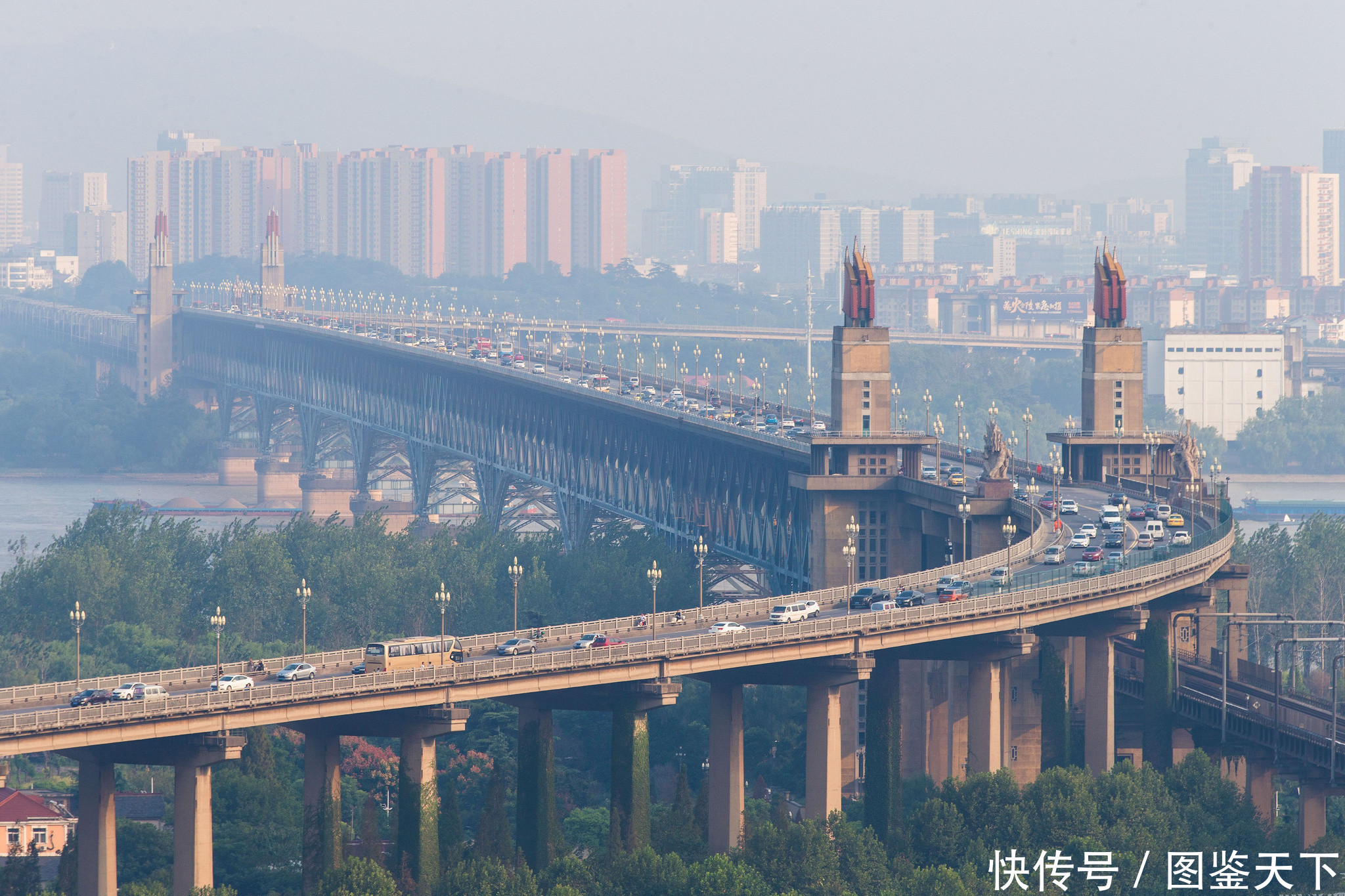 中国修建这一桥梁时被美国专家取笑，工程建完后却被誉为世界奇迹