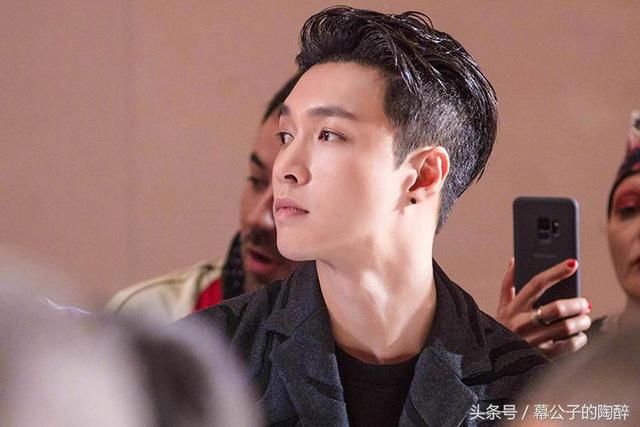 娱讯:张艺兴微博被举报|萧敬腾告白经纪人|王莎莎硕士毕业