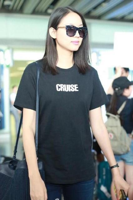 看了张梓琳的腿, 男人都要怀疑人生了! 这长腿连不少男人都羡慕!