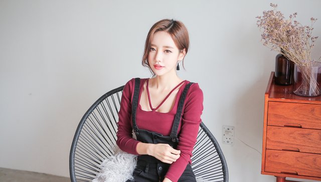 半扇舷窗鸟语若潮，一湾紫陌芬芳沁怀