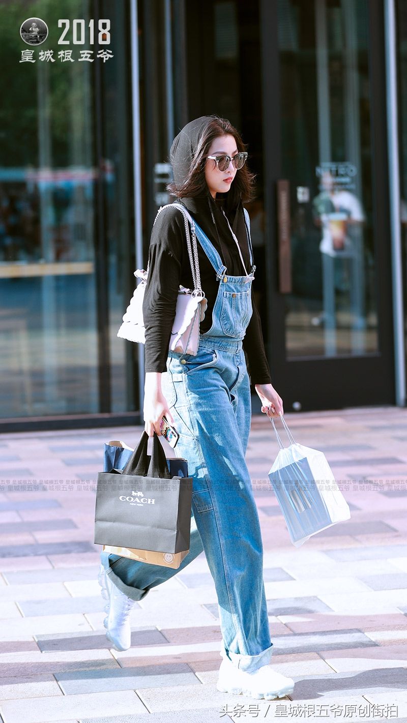 街拍:时尚是一种生活态度，每个人都要有一颗追求时尚的心