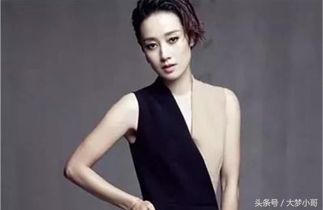 姚笛现身巴黎,气质出众撞衫马伊琍?网友:文章尴尬吗?