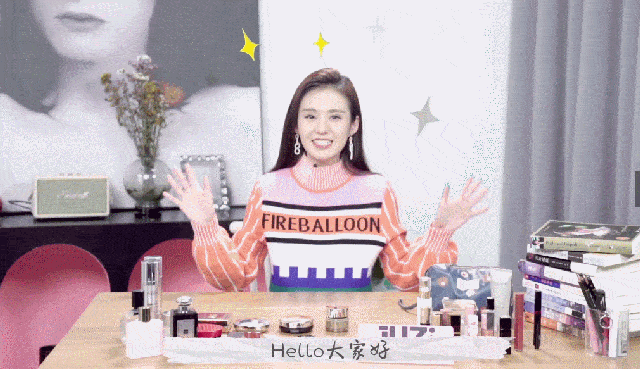  「表情包」小小年纪一天耗三种眼霜？她的美妆业务水平让人惊叹！