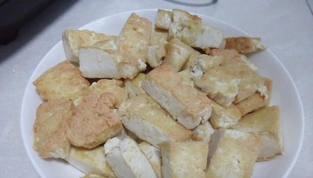 『宝爸』宝爸点名要吃猪肉白菜炖豆腐,宝妈直接做半锅,宝爸:吃过瘾了