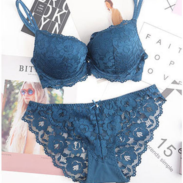 穿一款时髦性感又充满女人味的文胸套装，只为博君一笑