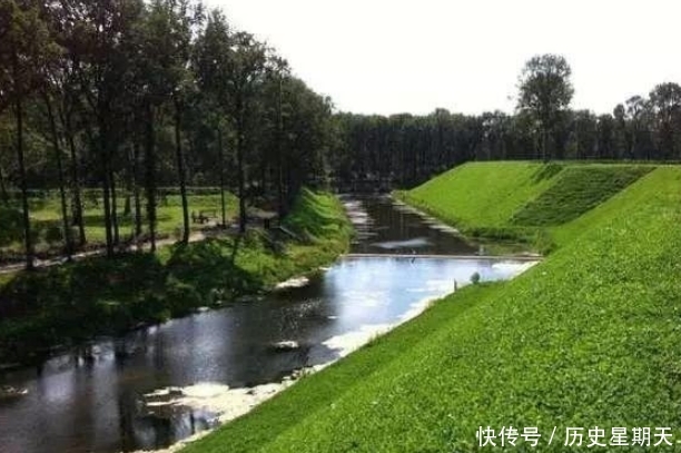 三座“鬼才”设计的桥,建造工人把图纸拿反,却成了“神作”