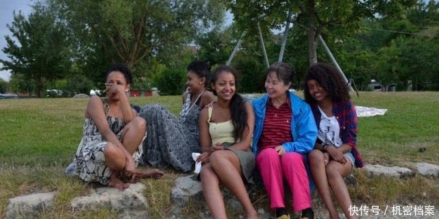 非洲姑娘在广州工作了五年后，回到非洲感叹：再也不习惯了