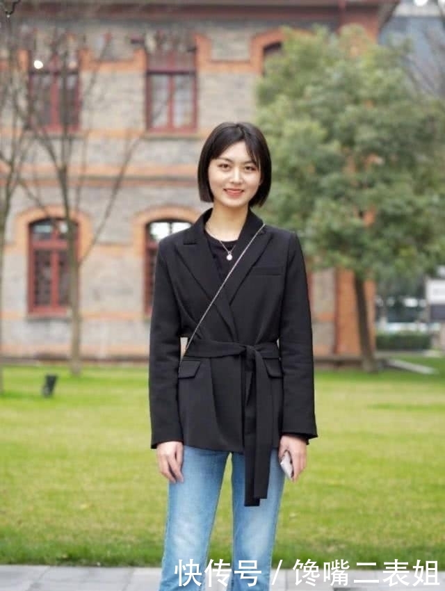 「舒适」帅气大方的牛仔裤舒适美观,可以很好的提升自己的时尚格调