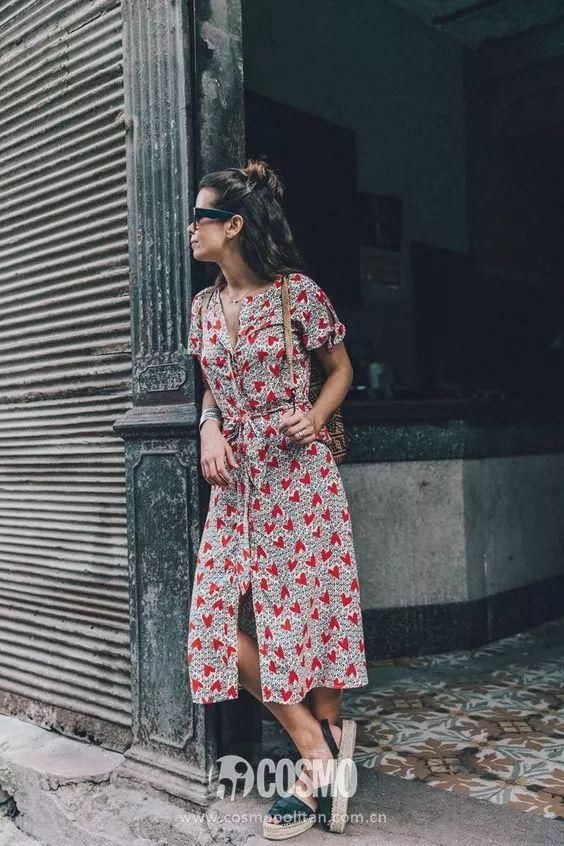 巧穿搭｜这条裙子太魔性，穿上显瘦显高还温柔