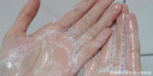 漂亮女人睡前用它洗脸，一觉醒来脸蛋如绸缎般白净，胜过剥壳鸡蛋