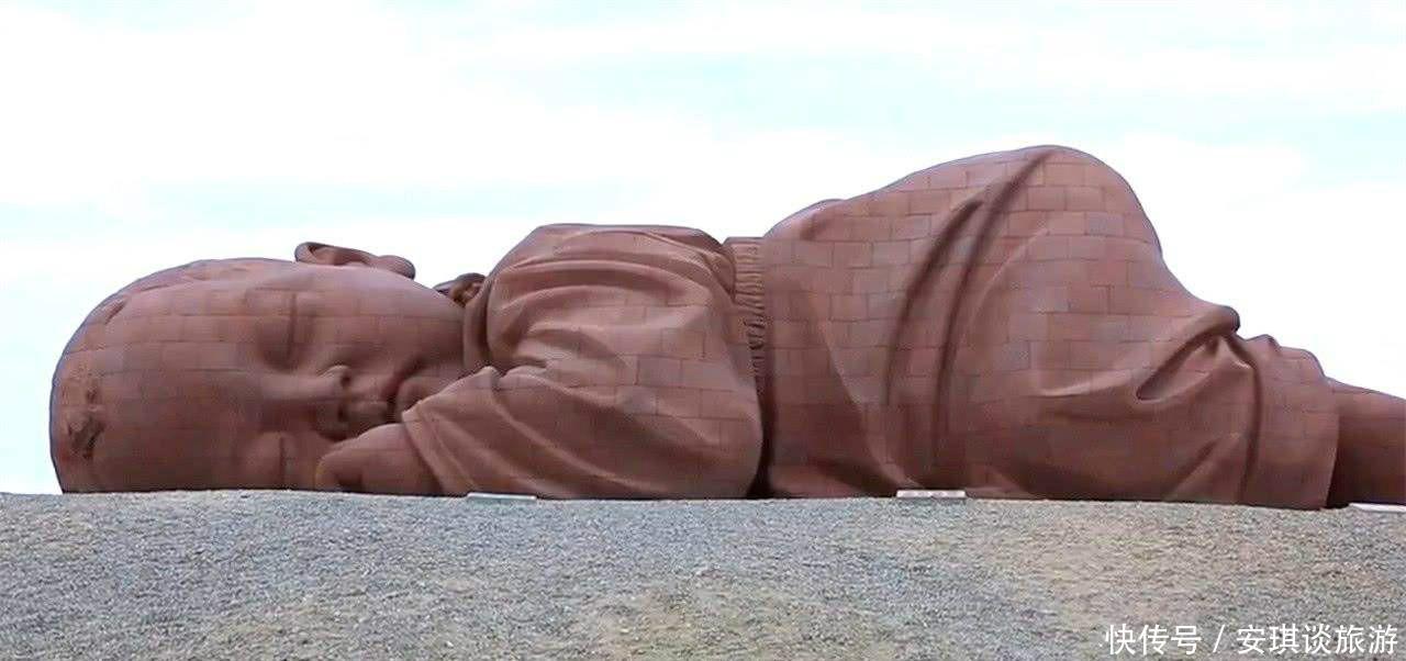 沙漠一大奇景，长15米，宽4.5米，高度9米的巨婴，就在中国