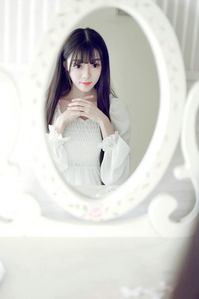 仙气长发美女白皙性感私房写真图片