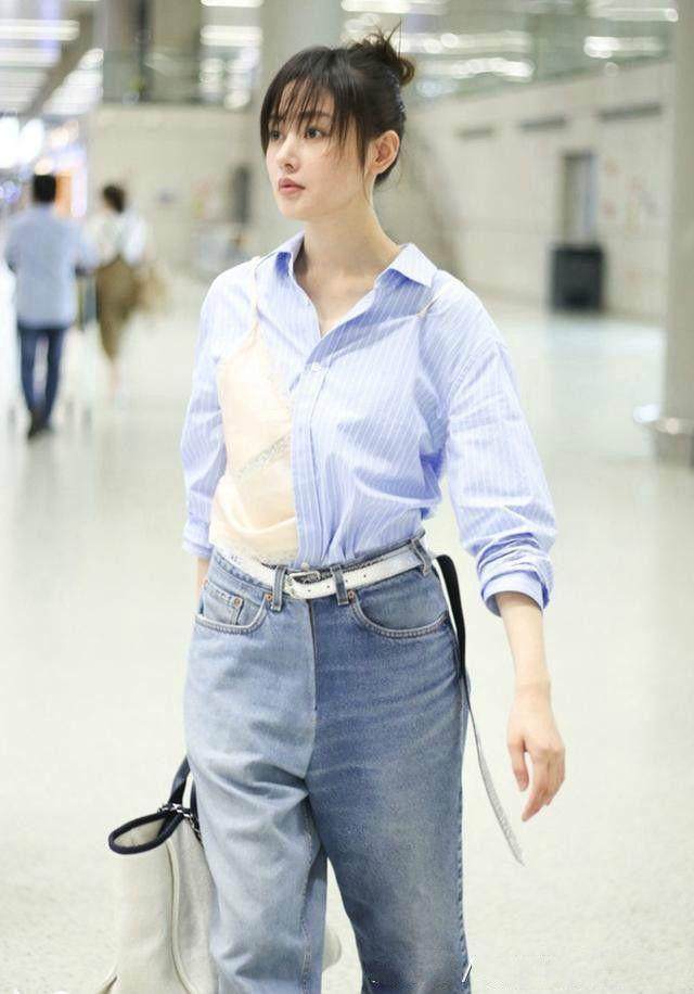 张天爱真够拼的! 穿的蕾丝肚兜快掉还浑然不知 这样的尺寸谁来管