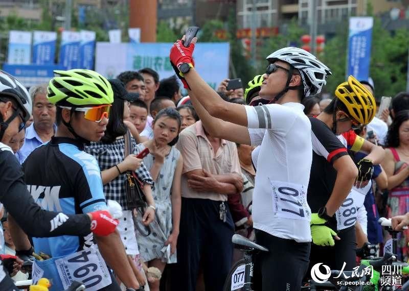 凉山宁南迎来首场国际自行车赛 200名运动员参