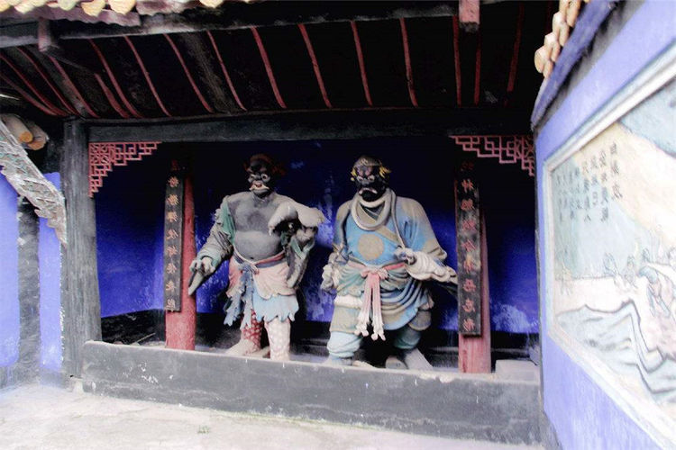 重庆出现一座“鬼城”，白天人山人海，夜里却空无一人十分阴森！