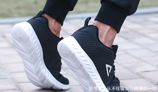  「火遍」2019跑鞋之选，现在火遍中国半边天，休闲与性能兼具！