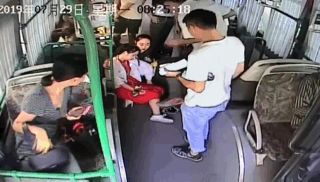 今早一女子突然瘫倒在公交车上......5天6次突破历史极值，杭州人