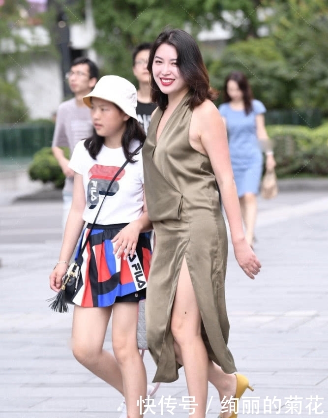 正面|背影好看的辣妈,不看正面也能迷倒路人吧?