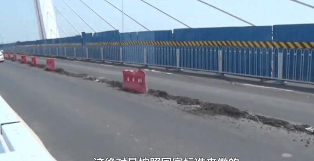 耗资上亿元的大桥，建造了三年才完工，通车四个月出问题
