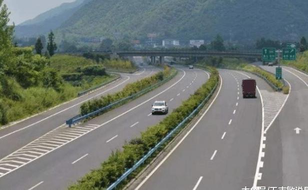 新手开到什么程度才可以独自上高速? 老司机: 最起码要做到这5条