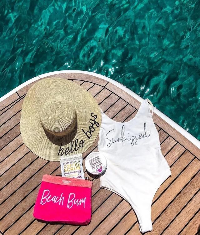 沙滩和阳光开启女孩们的夏日，这件比基尼诠释你隐藏的性感