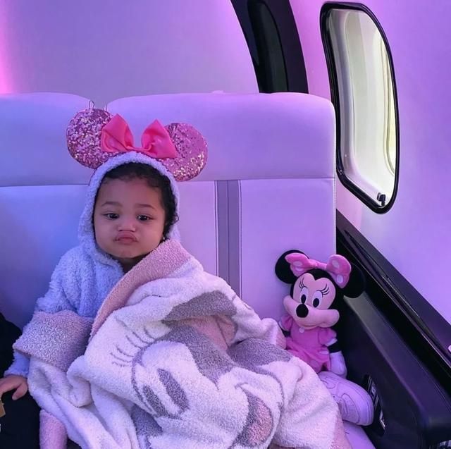  「很爽」做Travis Scott和Kylie的女儿是什么体验？Stormi:谢邀，很爽