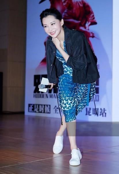 许晴穿连体裤，刘涛穿连体裤，区别真大，网友：不敢相信她40岁了