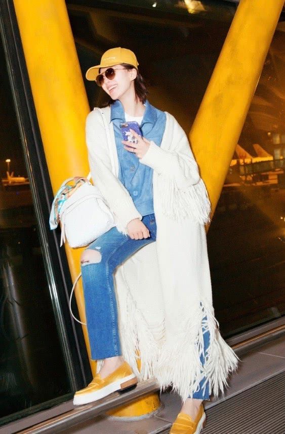 刘诗诗太时髦了，穿双“芒果鞋”出门，这么滑不会摔倒吗?