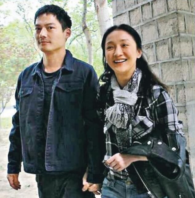 高圣远否认离婚，港媒却说周迅跟窦靖童暧昧，这俩的人际圈太魔幻