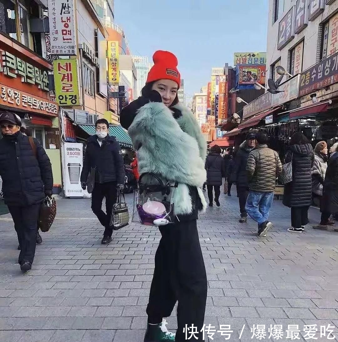 \"i1\": \"肉毒素瘦脸会肿吗\"把卫衣穿出了100 套感觉,终于可以偷偷分享给你们了!