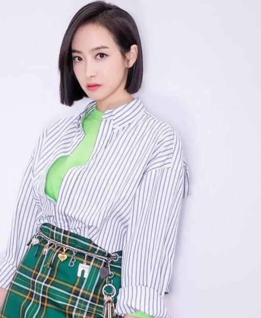  『打造』运用经典色打造时髦造型!早春实用穿搭指南,你最pick哪一套