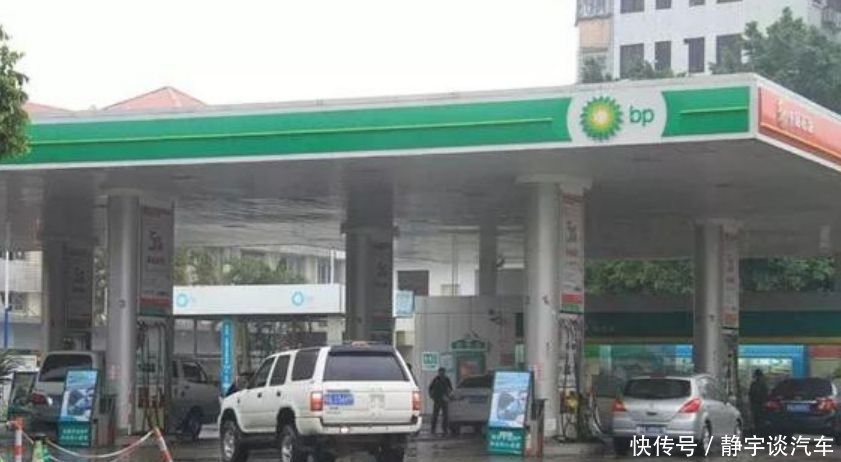 国际油价下跌,国内油价却上涨,为什么国内的油价会高出好几块?