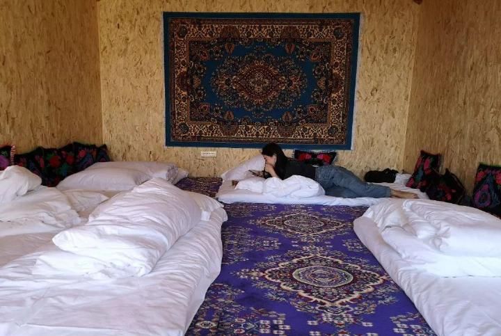 新疆旅行, 偶遇几个老师, 四女一男租车自驾同吃同住近一周