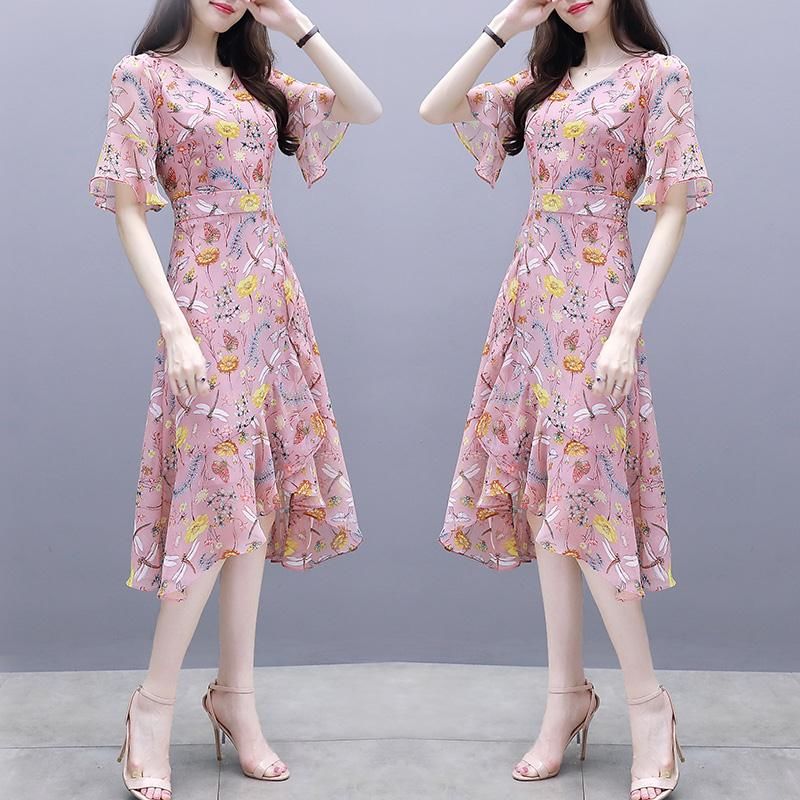 暑假出门浪，都不穿比基尼!时下流行度假裙，时尚随性满满女人味