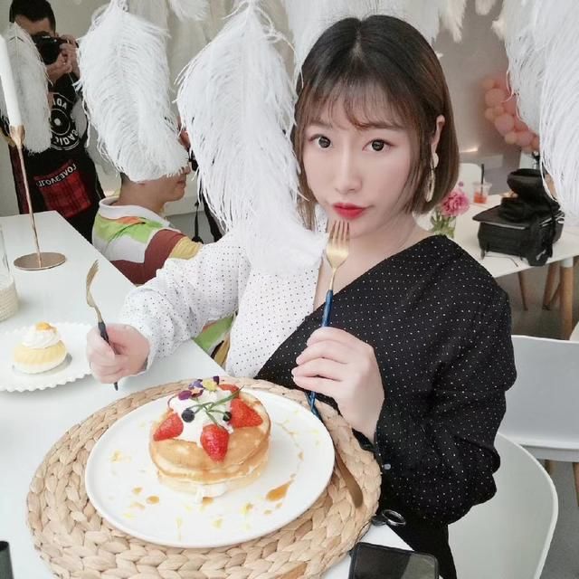 今秋怎么女星们的头发都越剪越短了？要换发型，就换最流行的！