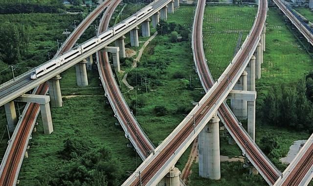 中国16城跻身“万亿俱乐部”，福州、济南、西安急了