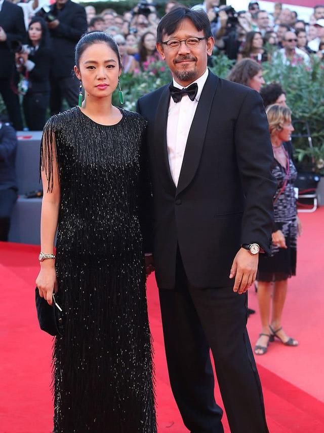 厉害了周韵，让许晴有些妒忌，拍照都不敢靠近!